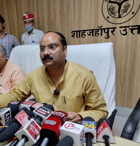 सांसद अरूण सागर ने यूपी सरकार के साढे़ चार वर्ष पूर्ण होने  पर सरकार की उपलब्धियां गिनाई 
